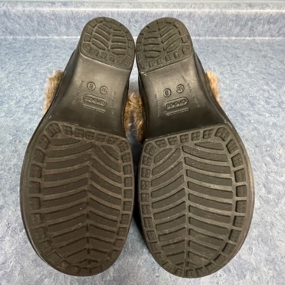 Crocs Women's Cobbler fuzz Clog with Faux Fur Slides Mules - Picture 5 of 5
